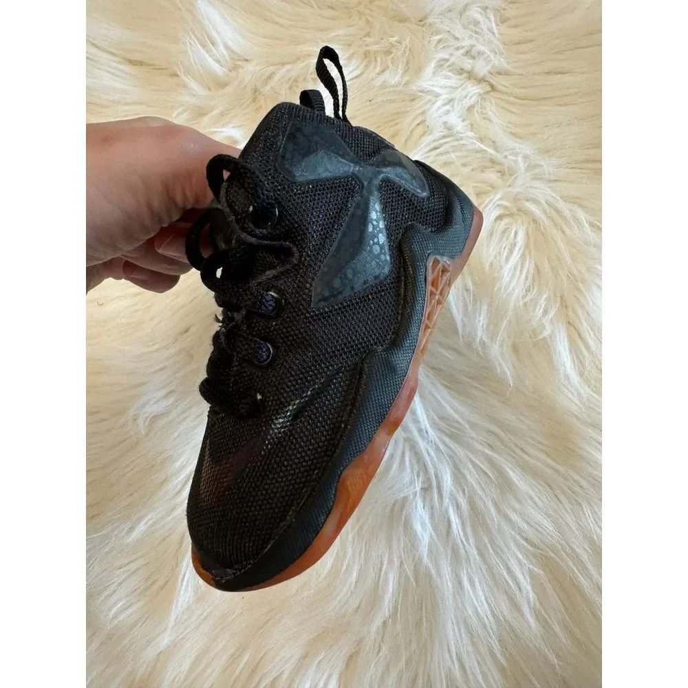 Nike black‎ tennis shoes size 5